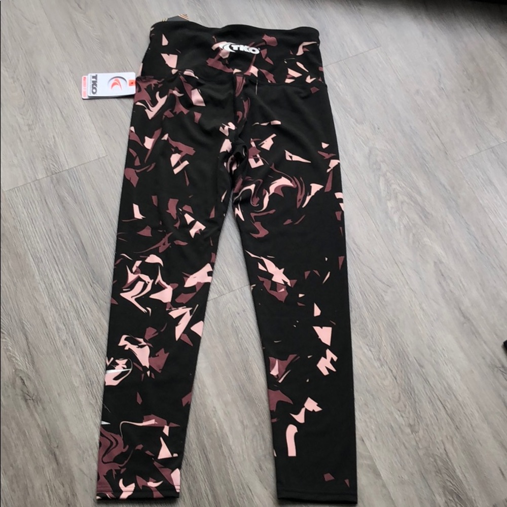 NWT Black/pink/rose colored leggings - Picture 8 of 8